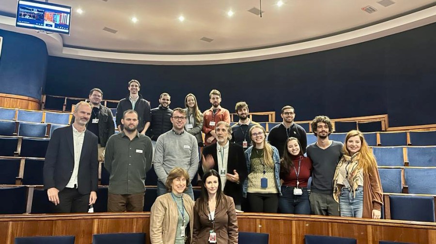 b803c90d-db3d-46a0-88de-5be4a754d8e1 2